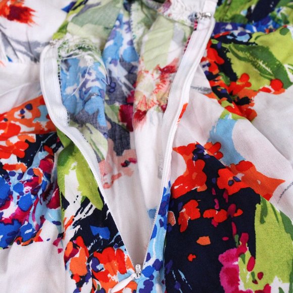 Medium Flower print V Neck Romper open back with belt - Picture 4 of 8